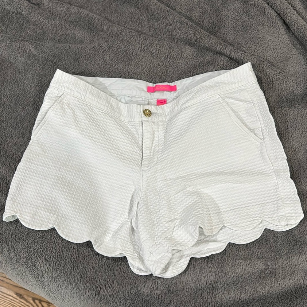 Lilly Pulitzer white scalloped shorts